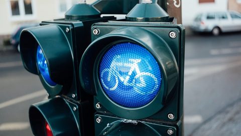 Illustrative photo: bicycle traffic light, bicycle light signal, cycle path traffic light
